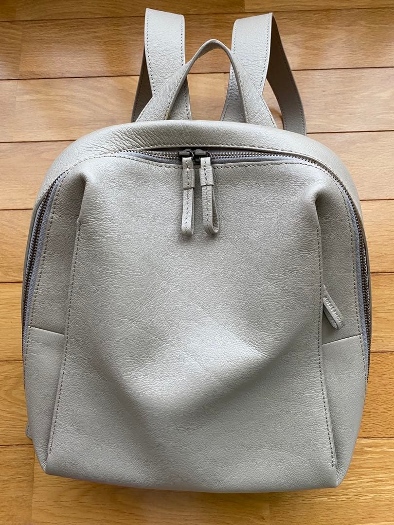 MOTHERHOUSEカゼマトウ Mサイズ ライトグレー レザー バックパック