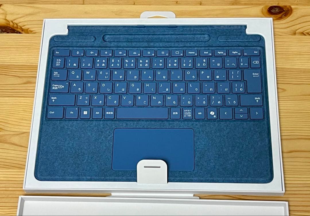 純正Surface Pro キーボード サファイヤ8XA-00233 マイクロソフト Surface Pro キーボード 8XA-00233 [サファイア] 価格