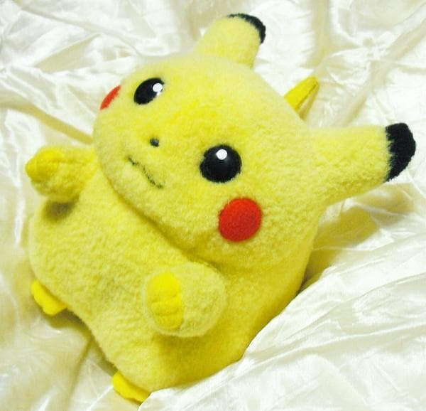(●゜ω゜●) ピカチュウ ぬいぐるみ 初期ピカ トミー おなかを押すとなくヨ!