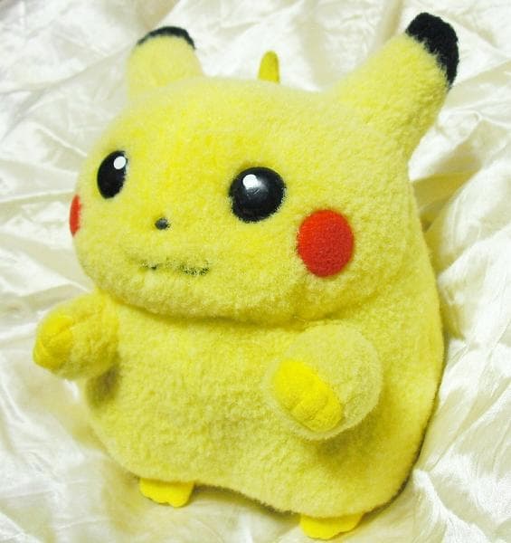 (●゜ω゜●) ピカチュウ ぬいぐるみ 初期ピカ トミー おなかを押すとなくヨ!