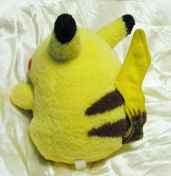 (●゜ω゜●) ピカチュウ ぬいぐるみ 初期ピカ トミー おなかを押すとなくヨ!
