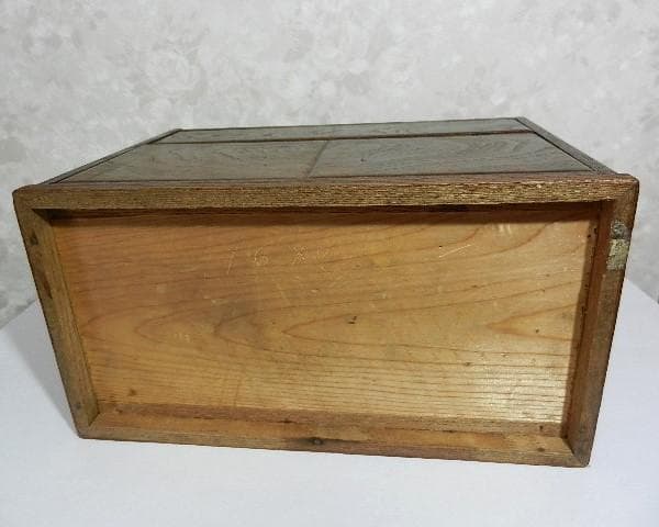 時代物の無精箱（ぶしょうばこ）