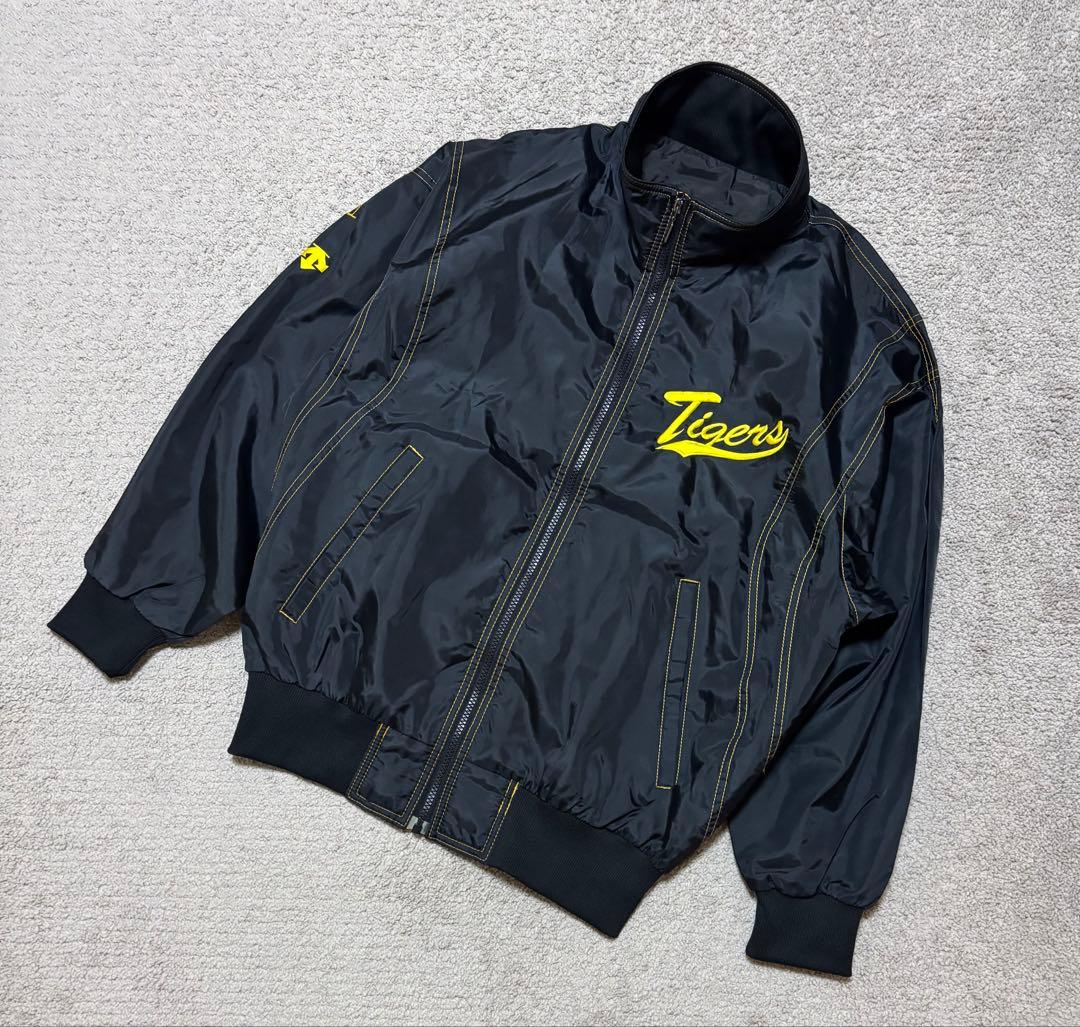 阪神タイガース デサント グランドコート スタジャン - メルカリ