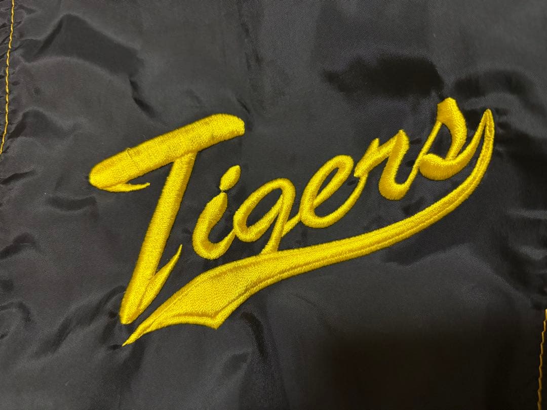 阪神タイガース デサント グランドコート スタジャン - メルカリ