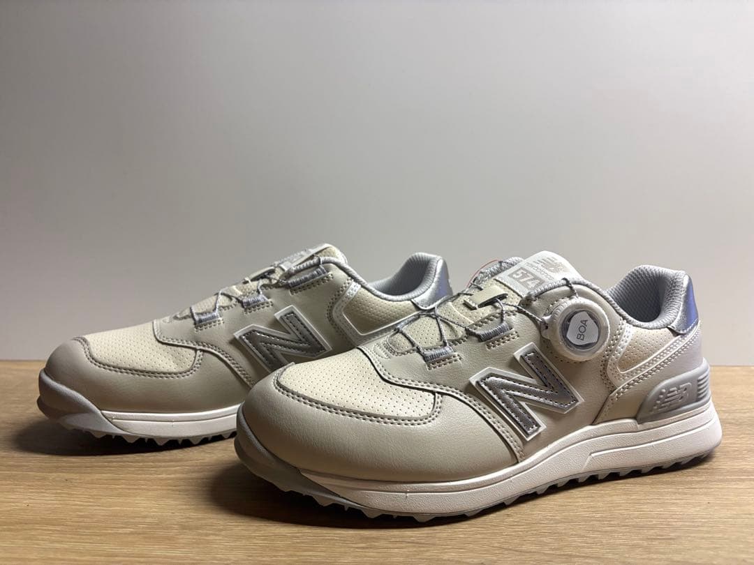 未使用 24.5cm 2E ニューバランスゴルフシューズWG574BB4ベージュ