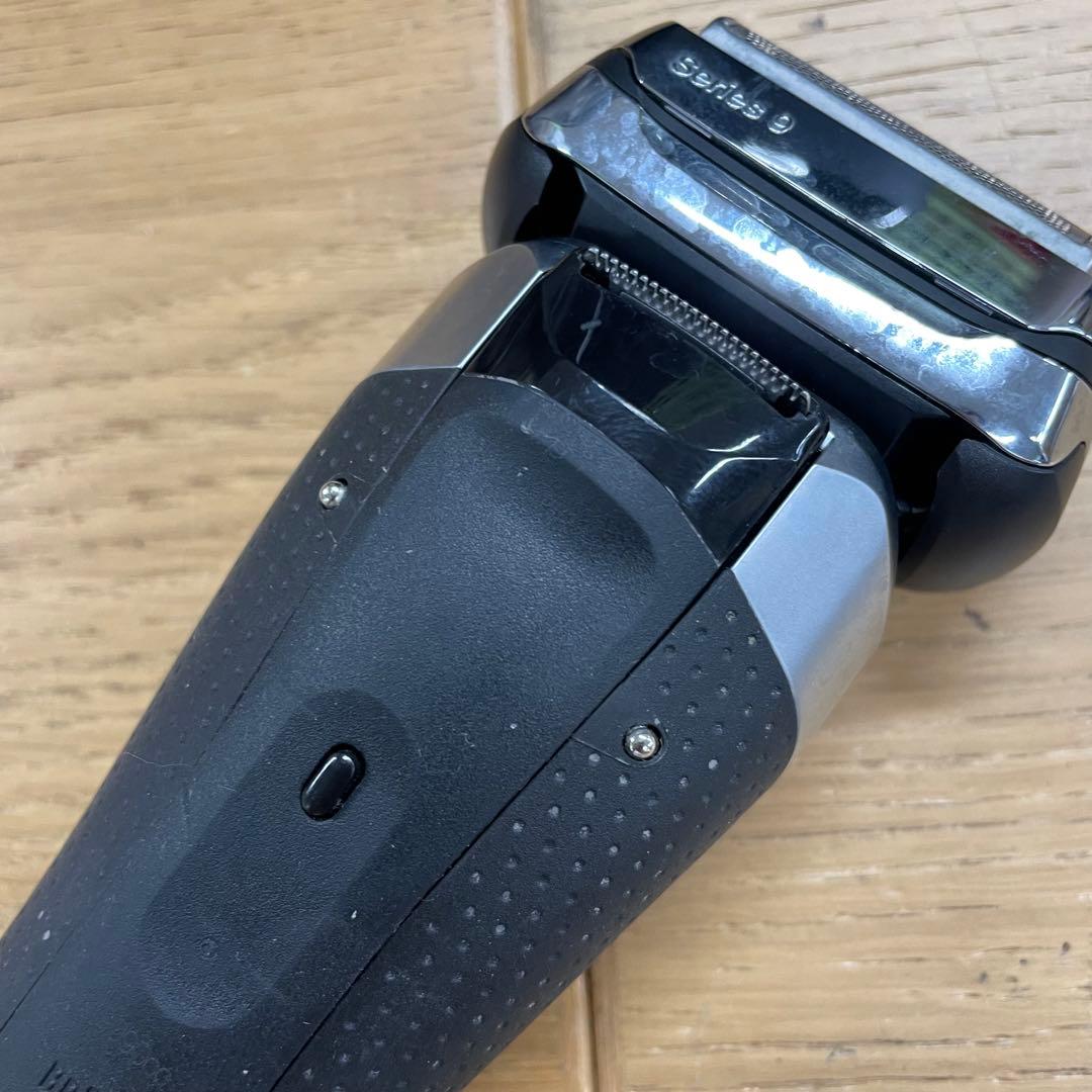 動作品 BRAUN Series9 メンズシェーバー 充電器スタンド付きブラウン