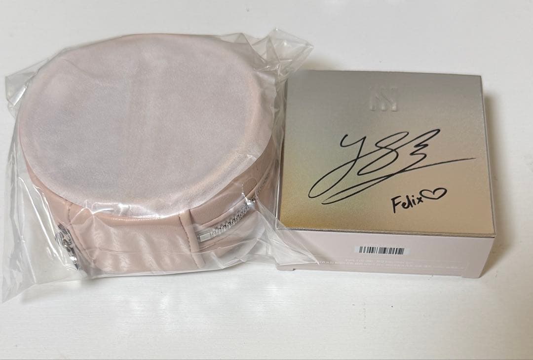 HERA】フィリックス エディション サイン入り - メルカリ