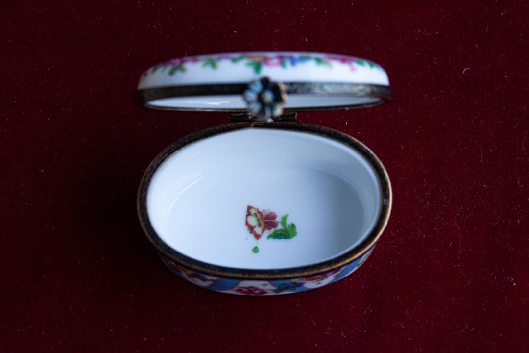 LIMOGES FRANCE ピルケース ルイ16世様式 ガーランド模様