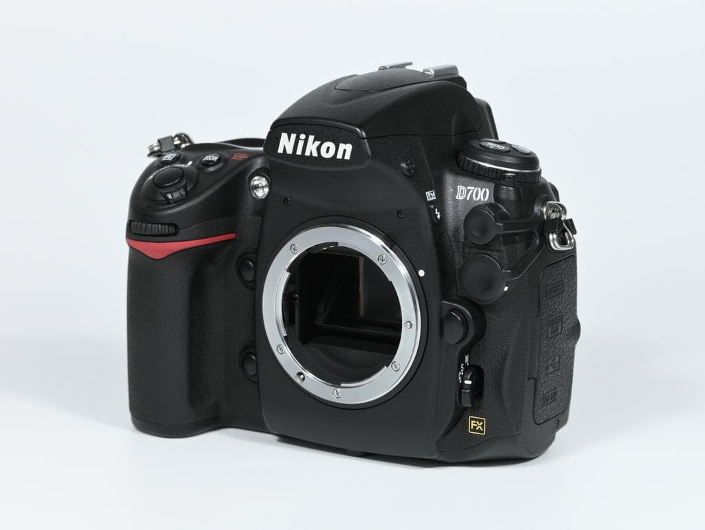 【超美品】 ニコン　Nikon D700 ボディ 《バッテリーパック付》