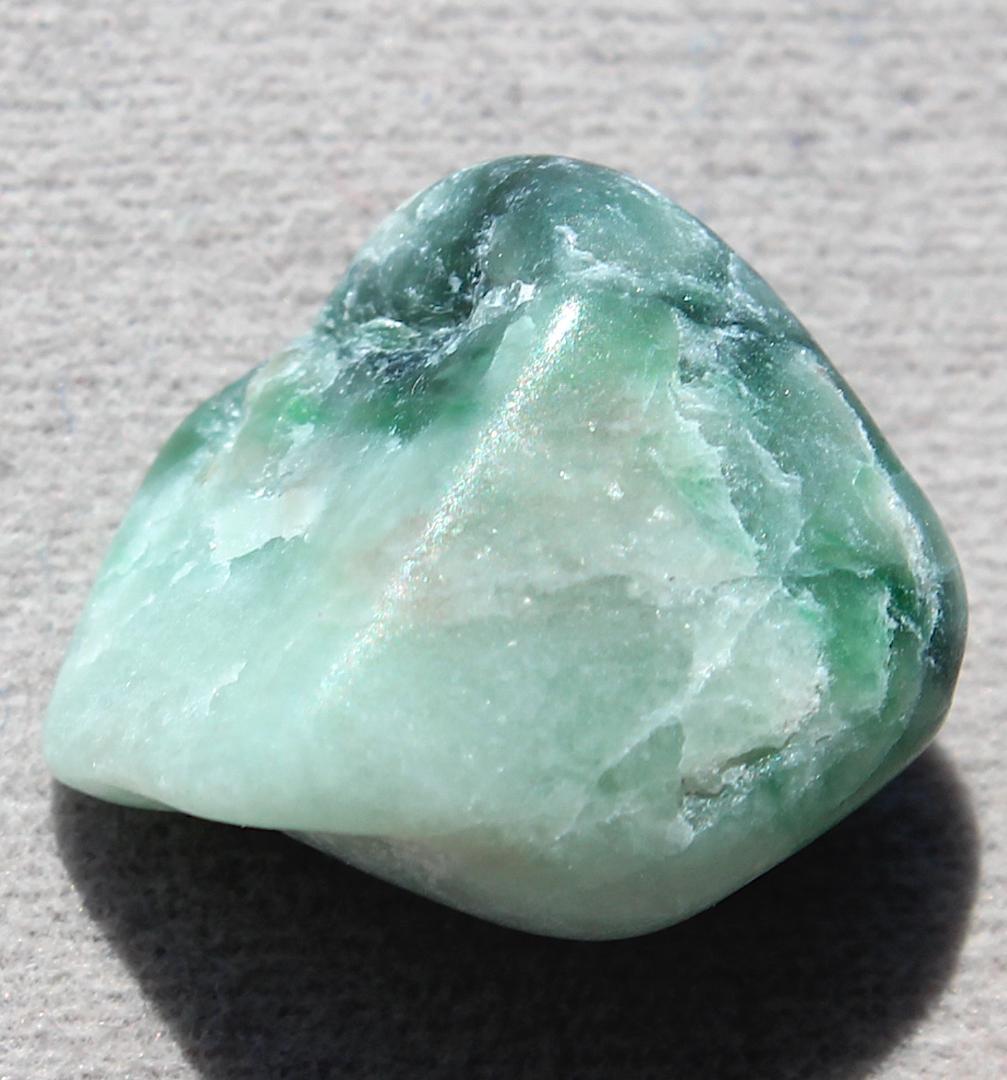 ［一部ロウカン質］糸魚川翡翠 原石 3.4g