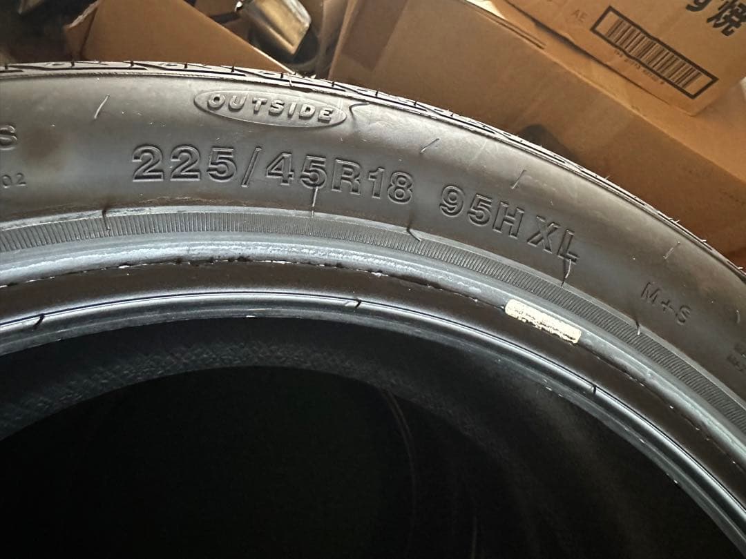 スタッドレスタイヤ 225/45R18 バリ山 室内保管 数回程度 2022年