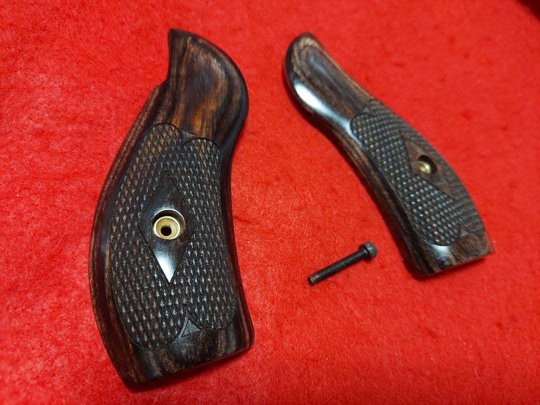 アルタモント　木製グリップ　S＆W　Kフレーム　　ラウンドバット　メダリオンレス