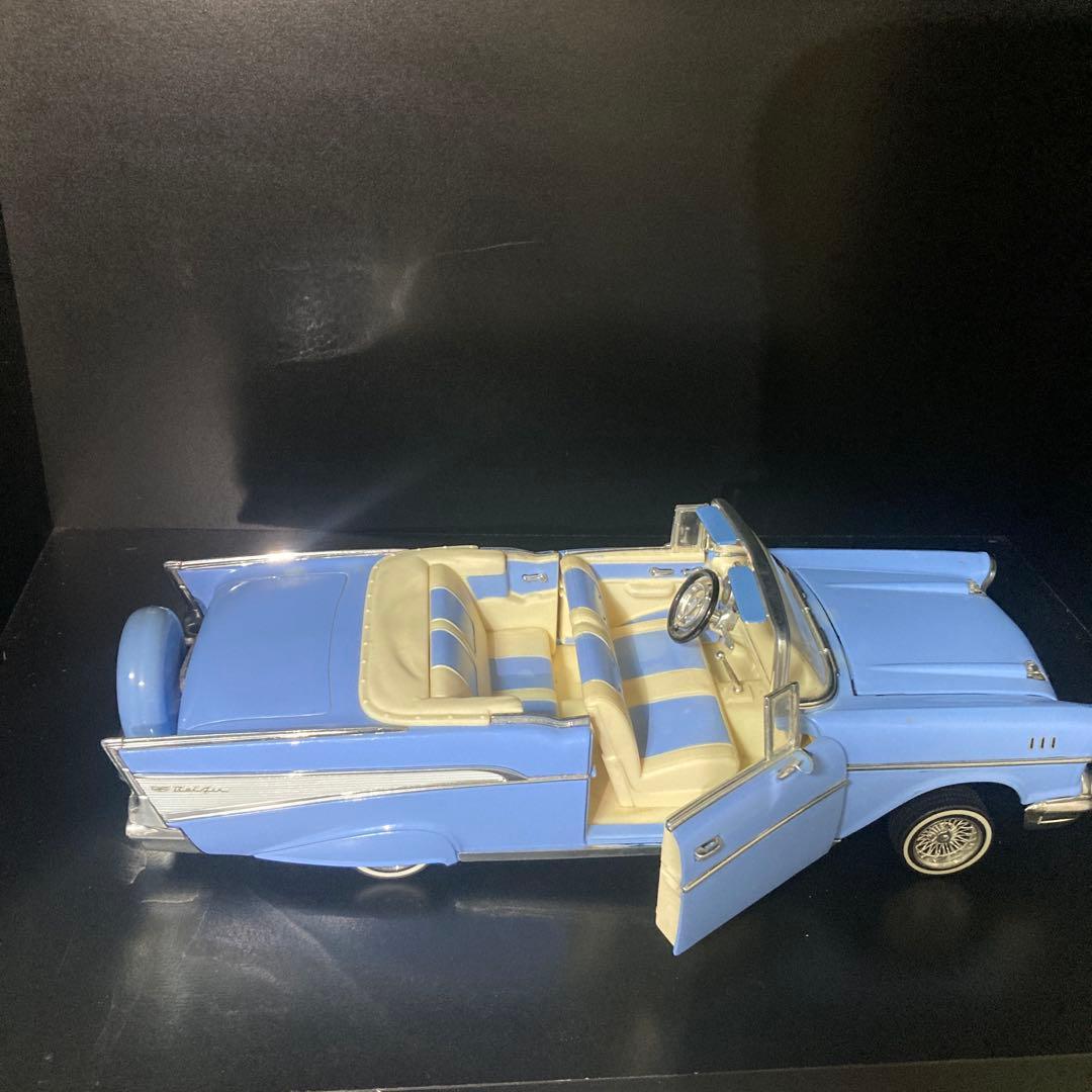 1957年シボレーベルエア コンバーチブル ローライダー カスタム 1/18