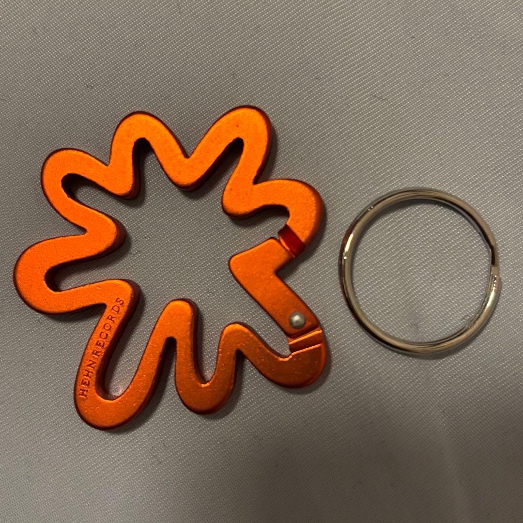 藤井風　オレンジ　カラビナ