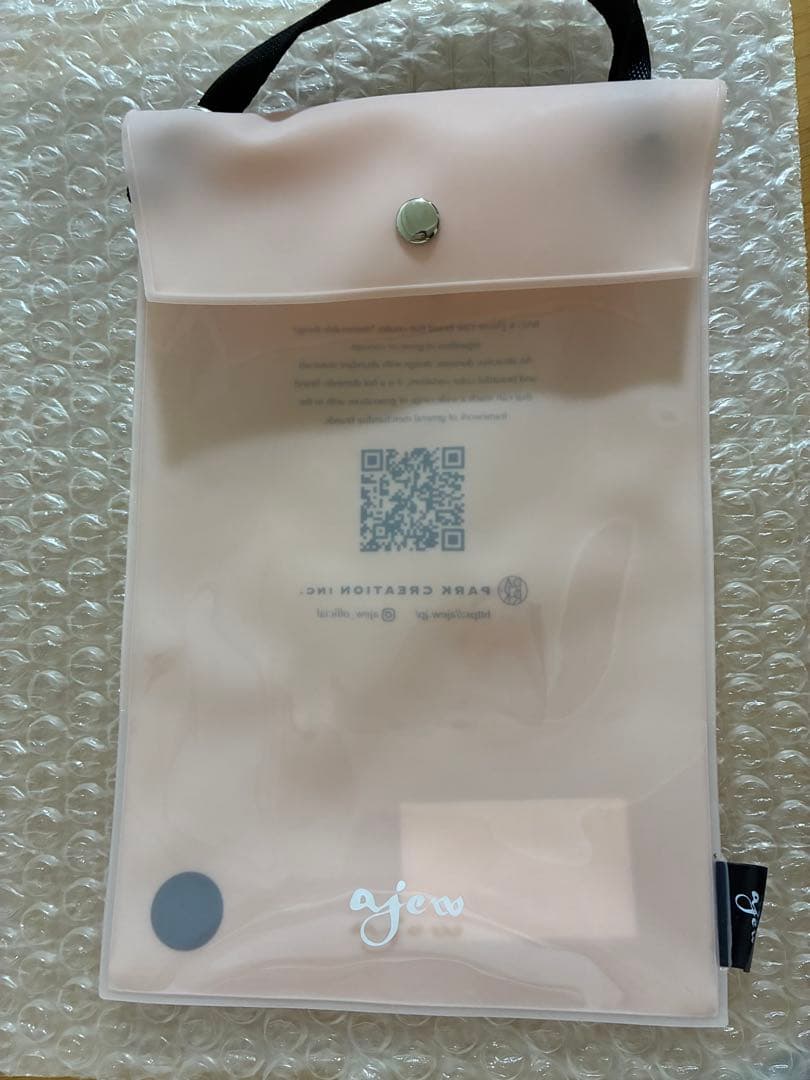 ajew エジュー iPhone14.16e共通対応 ベージュ エナメル素材 - メルカリ