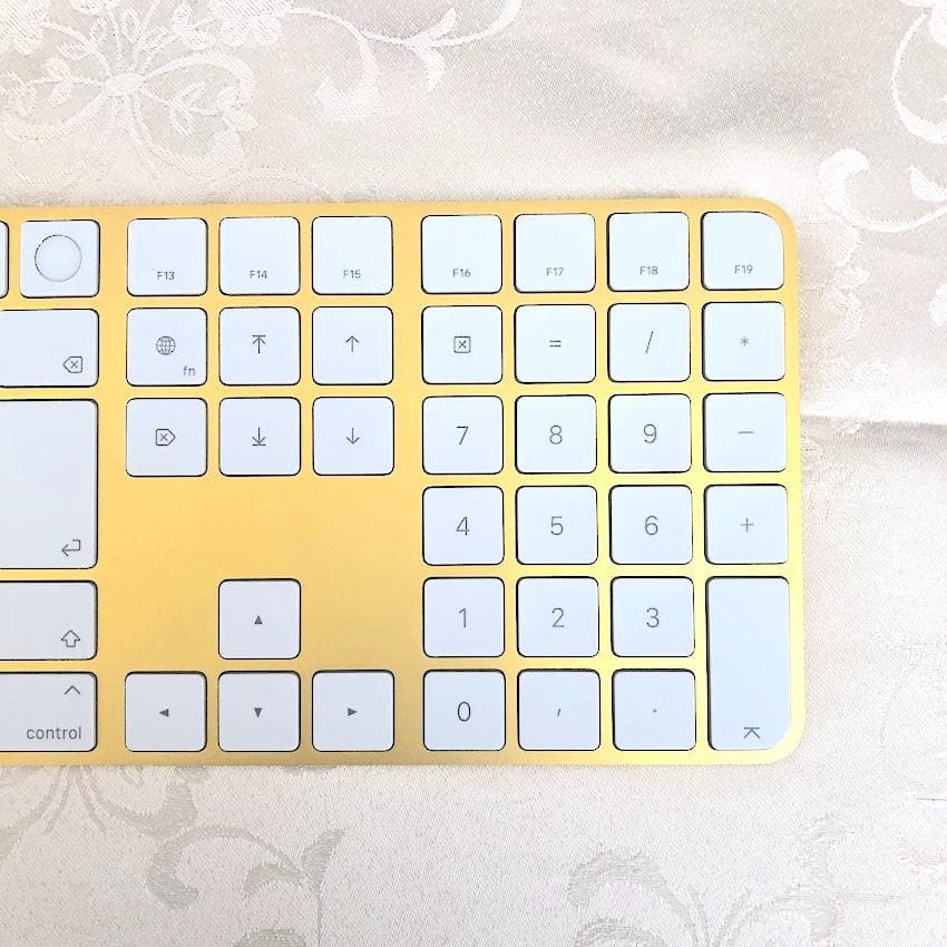 極上優良品｜限定｜イエロー｜TOUCH ID｜MAGIC KEYBOARD｜純正 - メルカリ