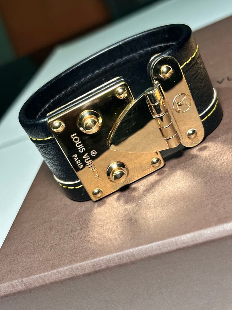 中古美品】ルイ・ヴィトン ブラスレ セリュールM92750バングル 黒革