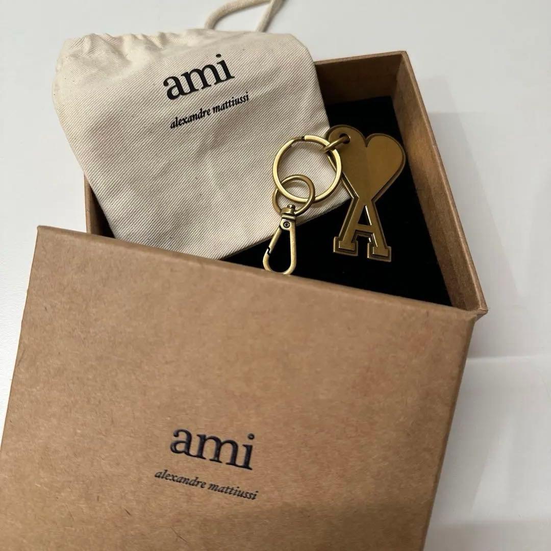《新品》アミパリス　キーホルダー　ゴールド
