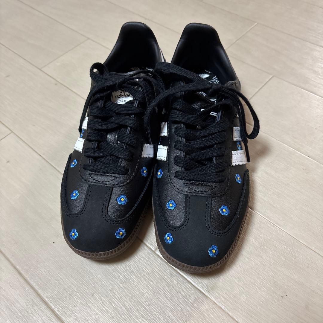 adidas ブラック スニーカー 花柄刺繍 adidas（アディダス） adidas originals スニーカー SAMBA OG FLOWER