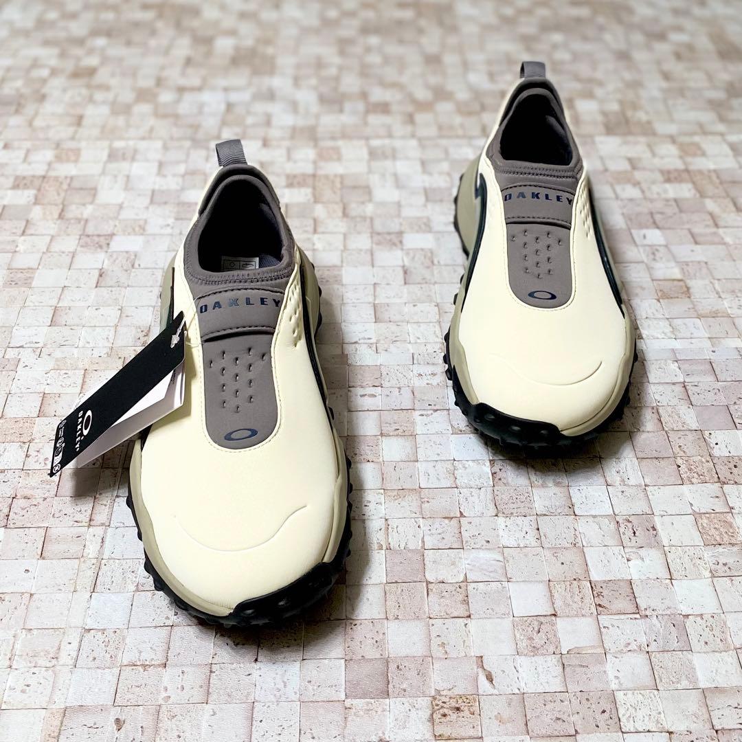 新品 OAKLEY EDGE ICON クリーム ネイビー 28cm ゴルフ - メルカリ
