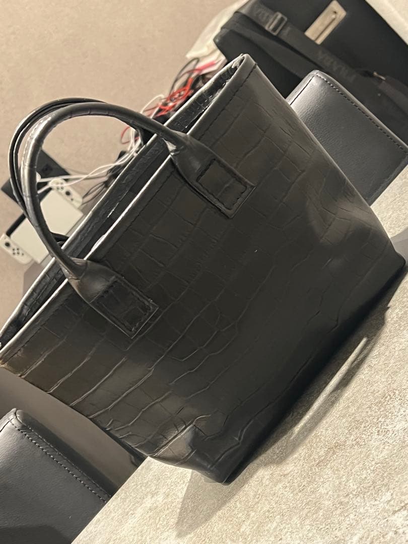 クロコダイル　クロコ型押し　牛皮　姫路産レザー　トートバッグ 手染め姫路レザー Mサイズ クロコダイル型押しトートバッグ。 オンにも