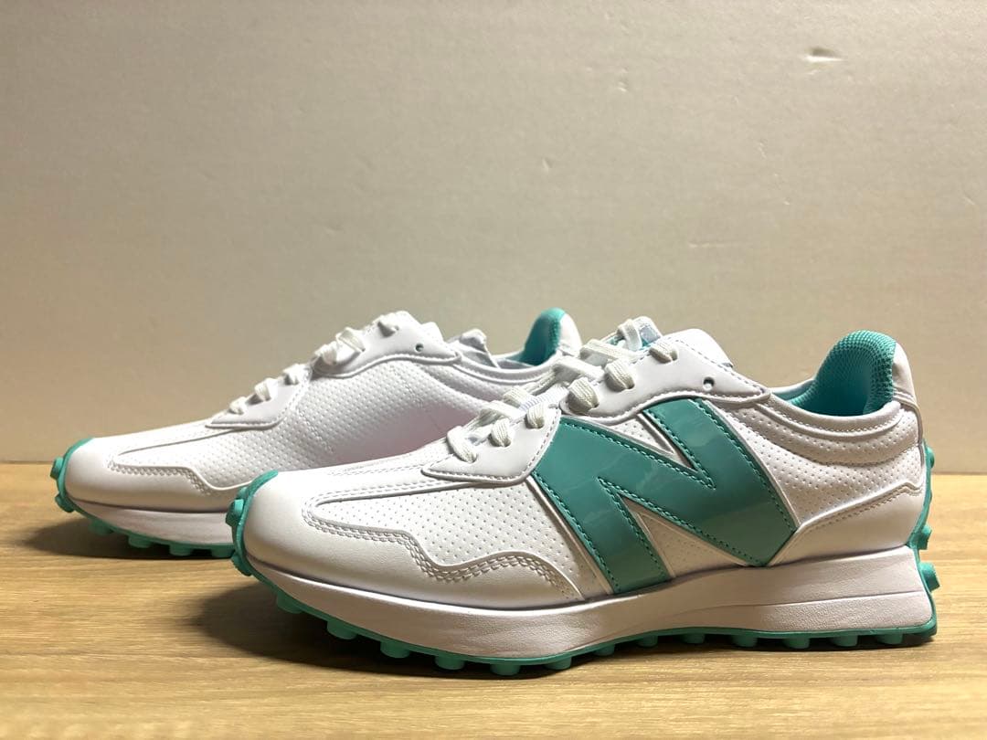 未使用 22.5cm D ニューバランスゴルフシューズ WGS327ACホワイト