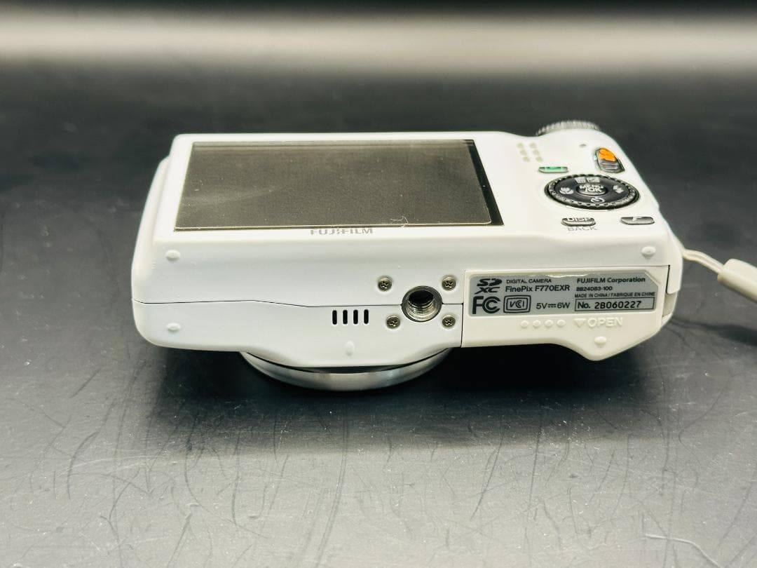 希少品】 FUJIFILM FinePix F770EXR ホワイト 動作品|mercariメルカリ
