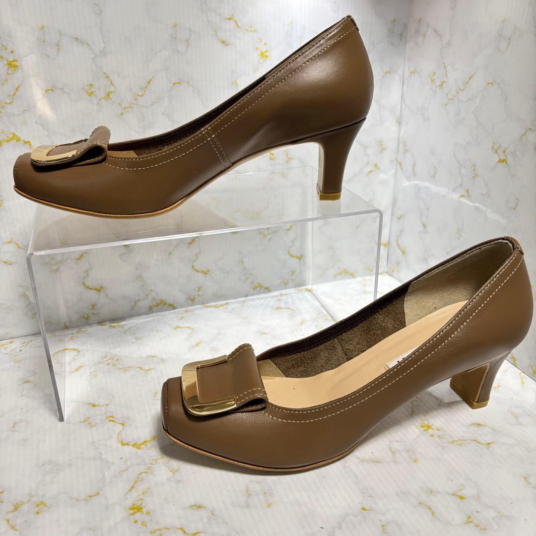 ダイアナ✨新品未使用 バックル付レザーパンプス ブラウン 22.5cm