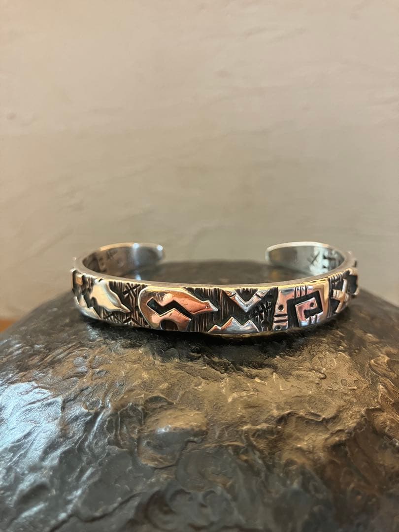Kee Yazzie キー・ヤジー オーバーレイ シルバー・14K バングル - メルカリ