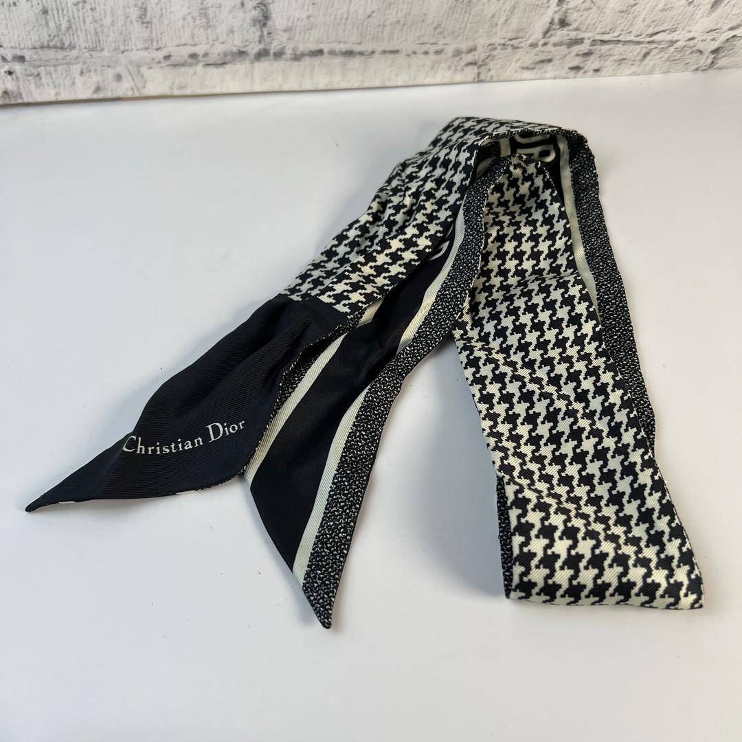 ママリン 様Dior ディオール 千鳥柄 タグ付きスカーフ A-8596 2026年最新】dior スカーフ 千鳥の人気アイテム - メルカリ