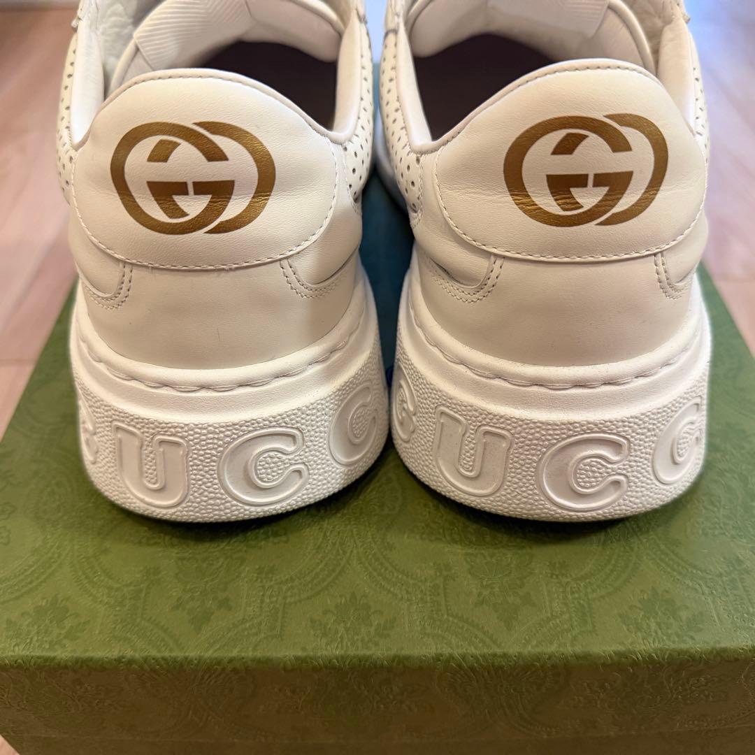 GUCCI GGエンボス メンズ スニーカー ホワイト 8.5（27.5cm）