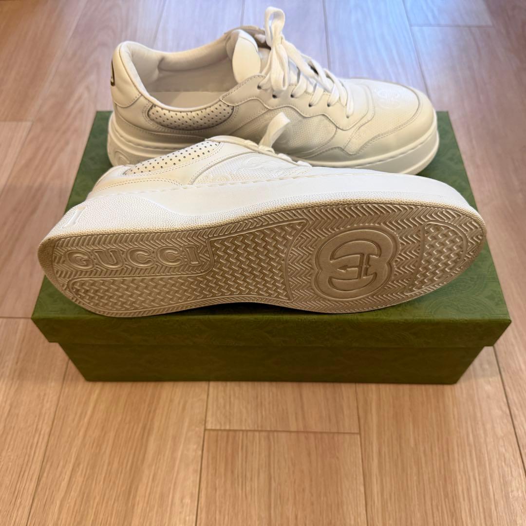 GUCCI GGエンボス メンズ スニーカー ホワイト 8.5（27.5cm）