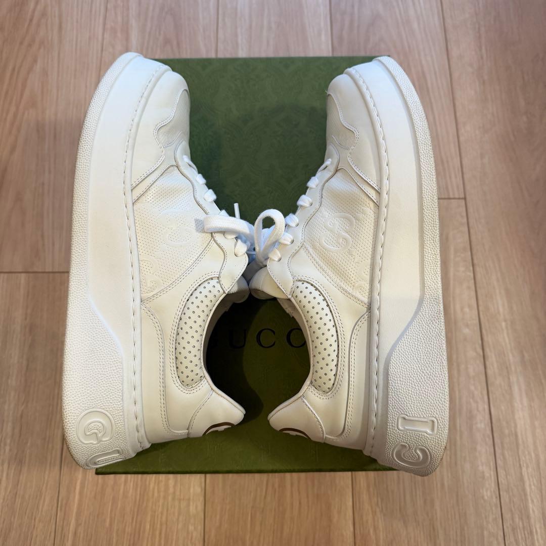 GUCCI GGエンボス メンズ スニーカー ホワイト 8.5（27.5cm）