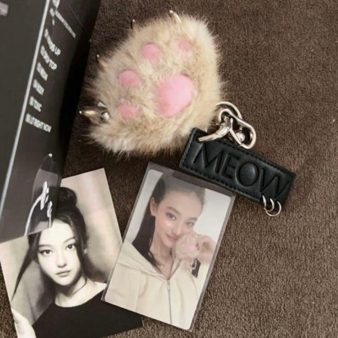 MEOVV エラ JELLY PAW キーリング トレカ - メルカリ