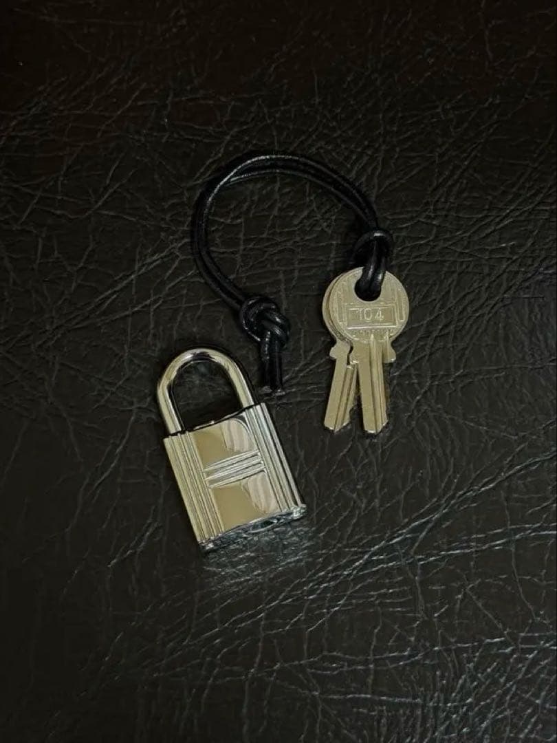 レイセフォー1122 エルメスカデナ 南京錠 シルバー #104. 楽天市場】HERMES エルメス カデナ パドロック No.111 南京錠 鍵 カギ