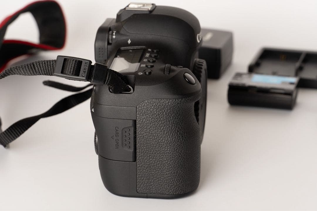 訳あり】Canon EOS 6D Mark II ボディ・バッテリーレンズ