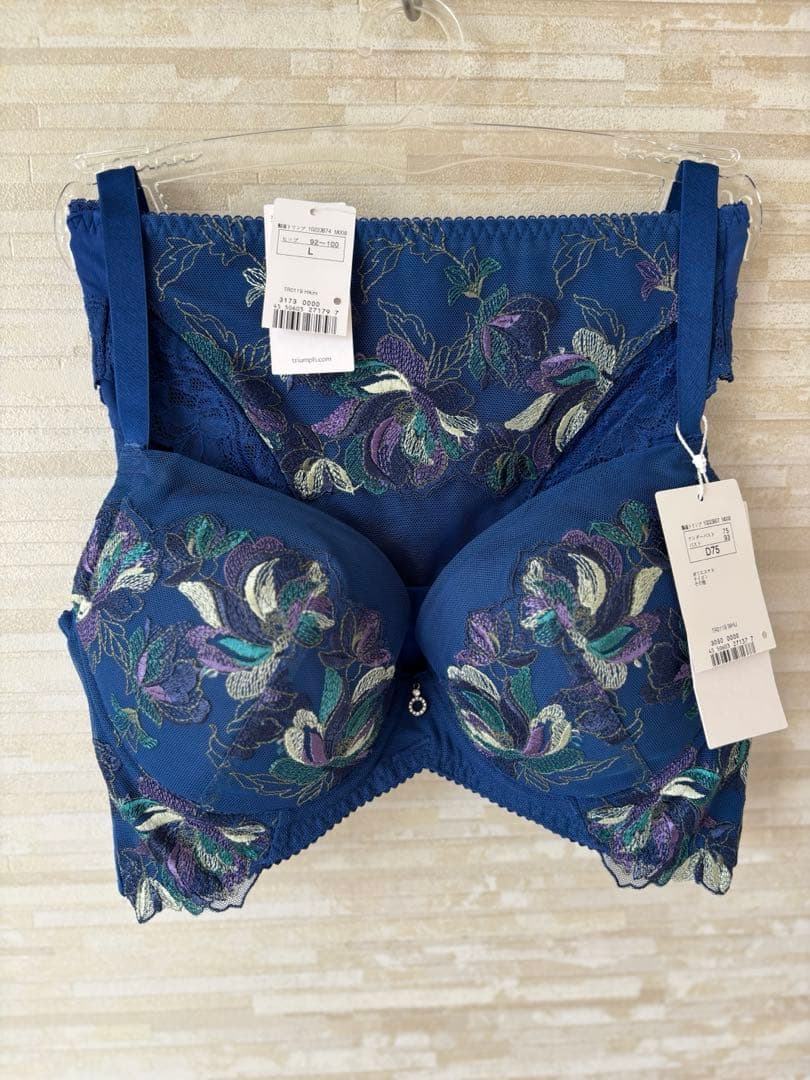 D75&L」トリンプ プレミアム レッドレーベル 花と油絵 ブラ&ショーツ