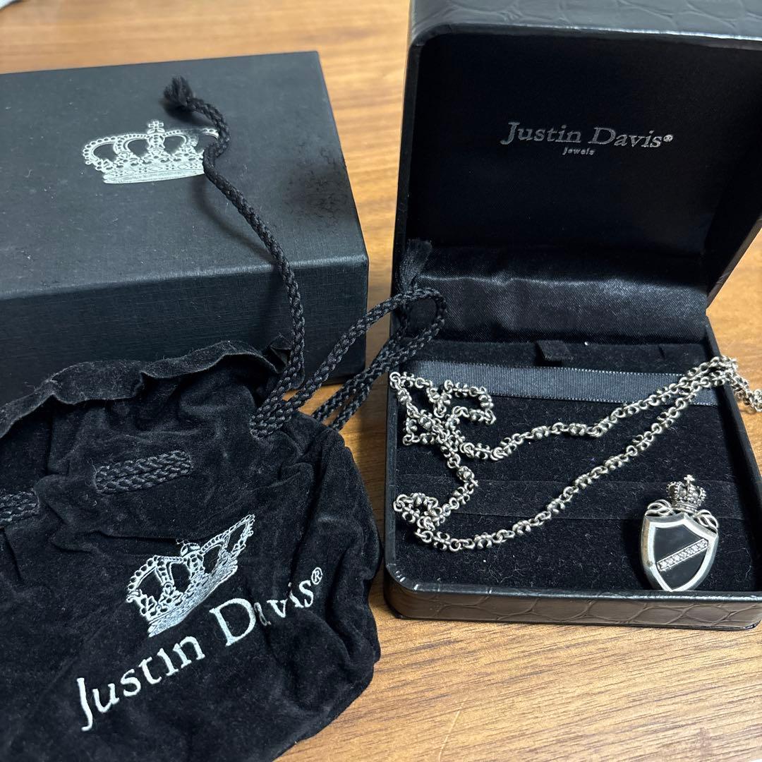 Justin Davis シールド型ペンダントネックレス HOLY SHIELD ペンダント | ジャスティン デイビス（JUSTIN DAVIS）公式