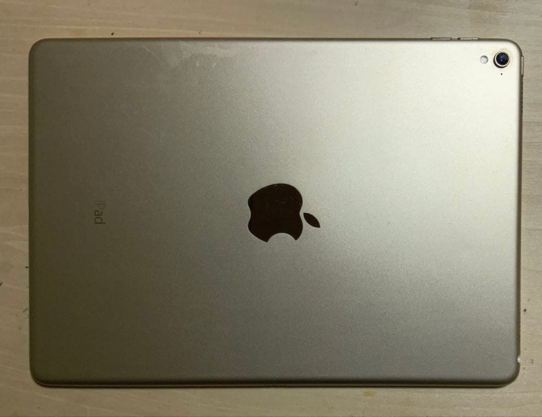 iPad pro 9.7, 128GB, WIFIモデル, ゴールド, 画面割れ - メルカリ