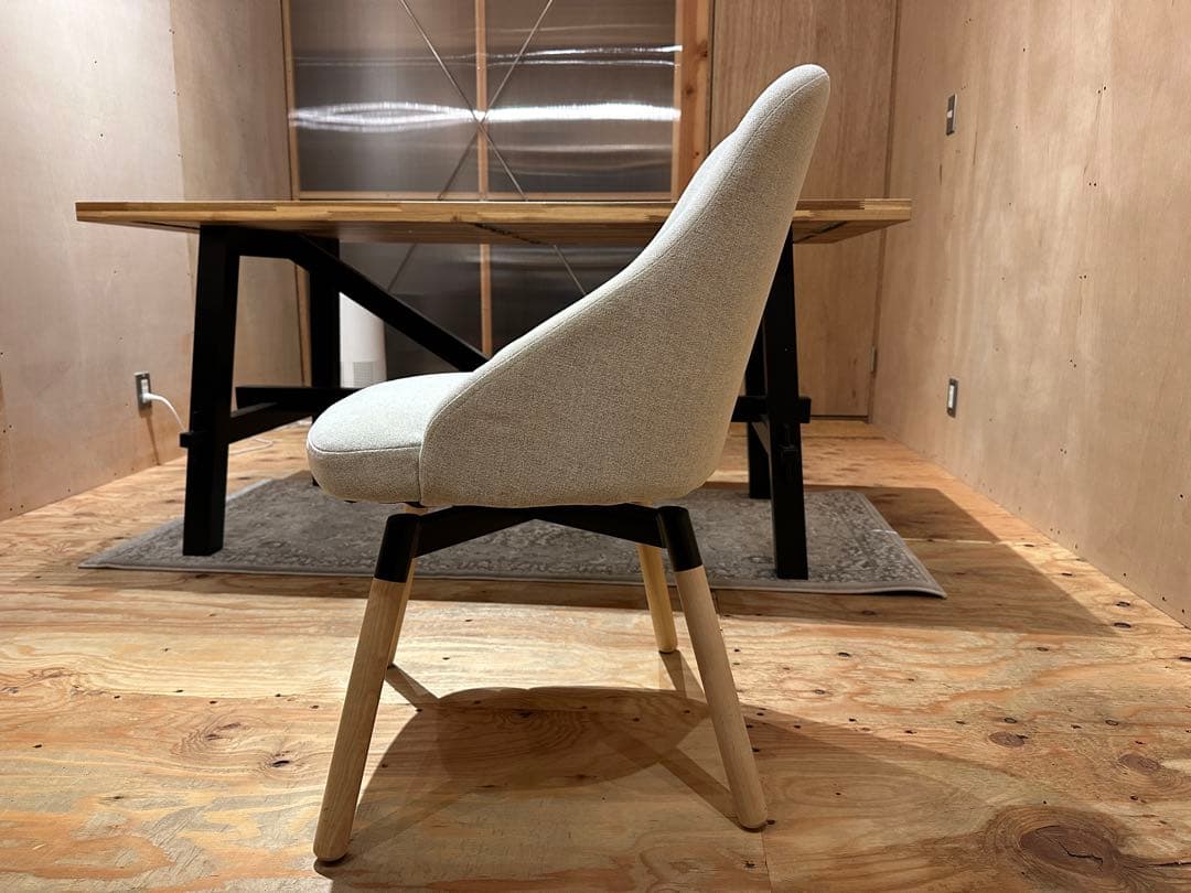 IKEA JANOLOF ヤンオロフ 回転ダイニングチェア ベージュ - メルカリ