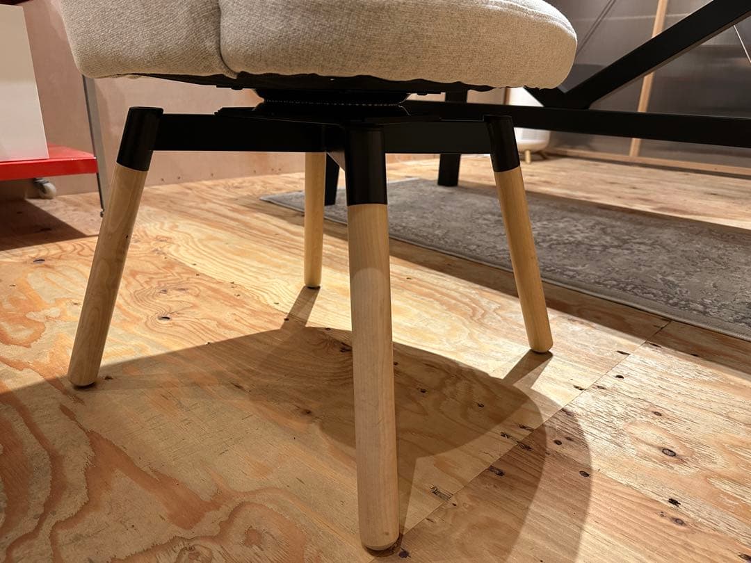 IKEA JANOLOF ヤンオロフ 回転ダイニングチェア ベージュ - メルカリ