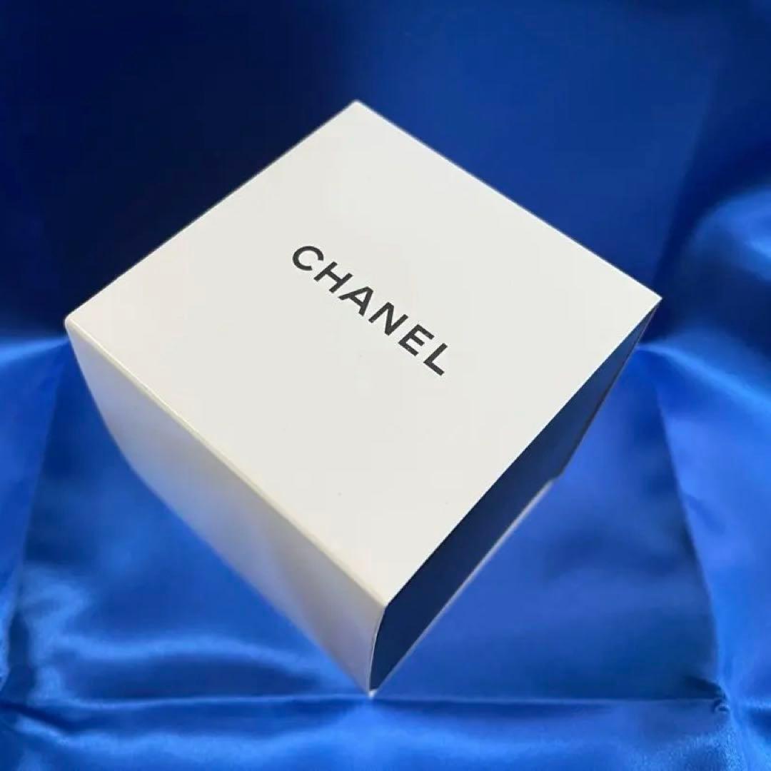 スノードーム　２点　シャネルとロクシタン　インテリアノベルティ