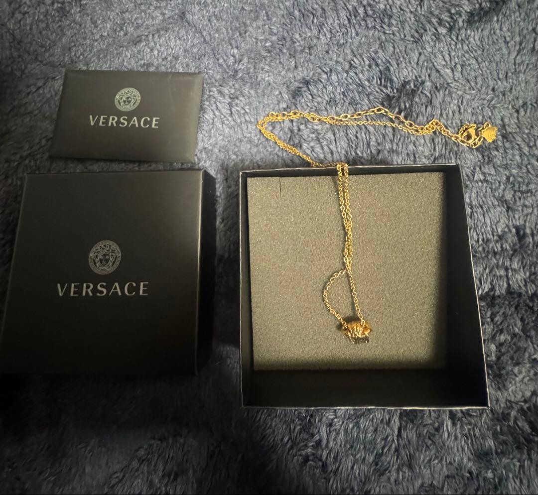 VERSACE ラ メドゥーサ ネックレス La Medusa Crystal Necklace | VERSACE US