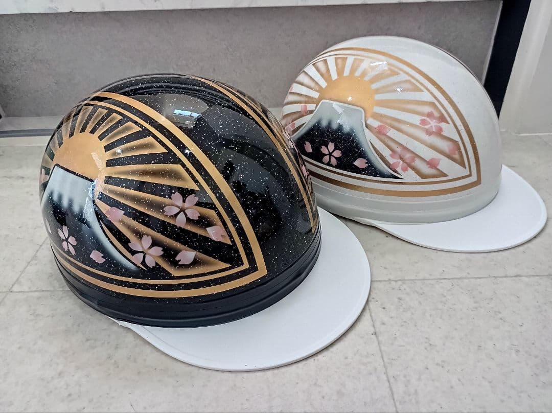 カスタムコルク半　黒金　白金　七色ラメ　セット 7色ラメ 富士日章 コルク半 ヘルメット 黒金の通販 by paint｜ラクマ