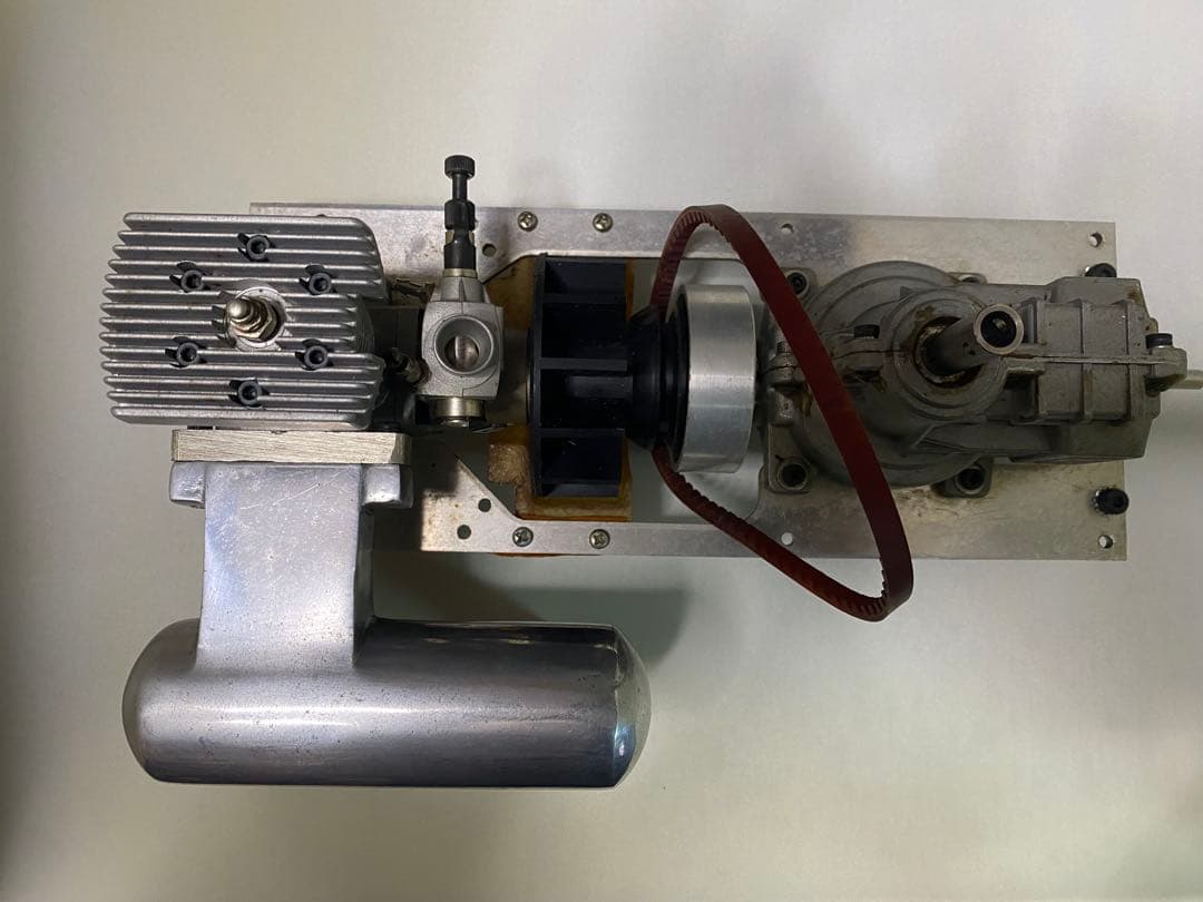 osmax45エンジン マフラー　ギアボックス付き