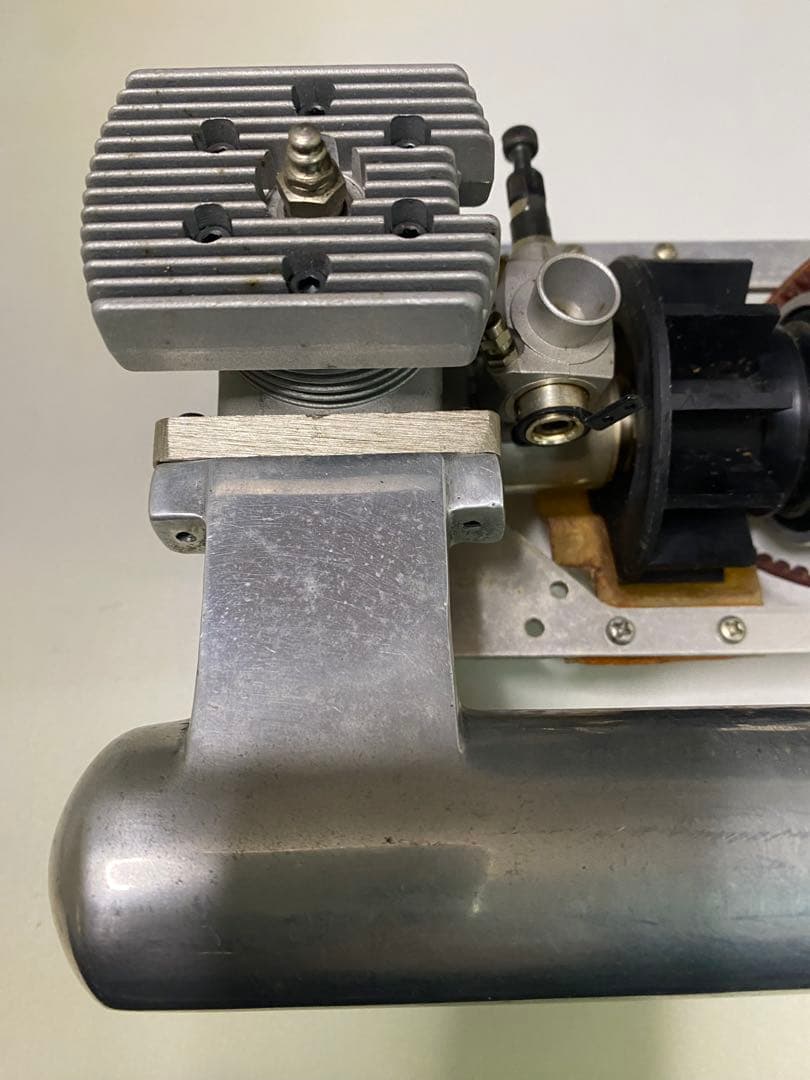 osmax45エンジン マフラー　ギアボックス付き