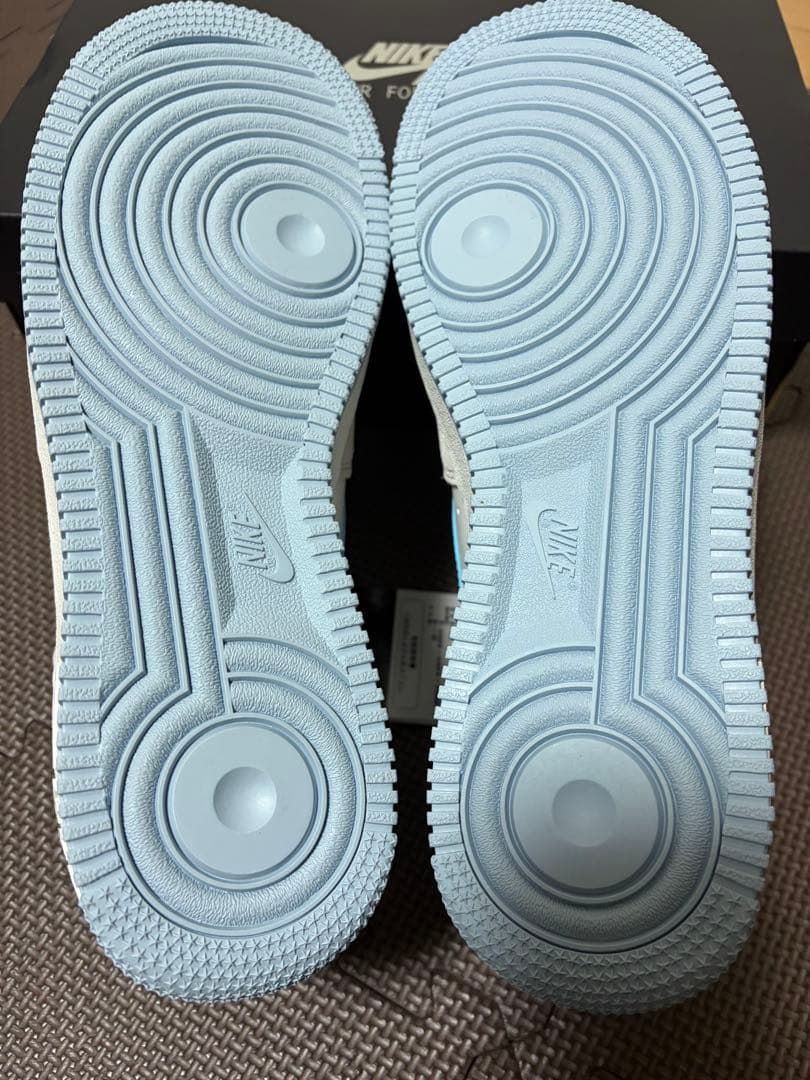 【新品】NIKE AIR FORCE 1 '07 LV8 26.5cm