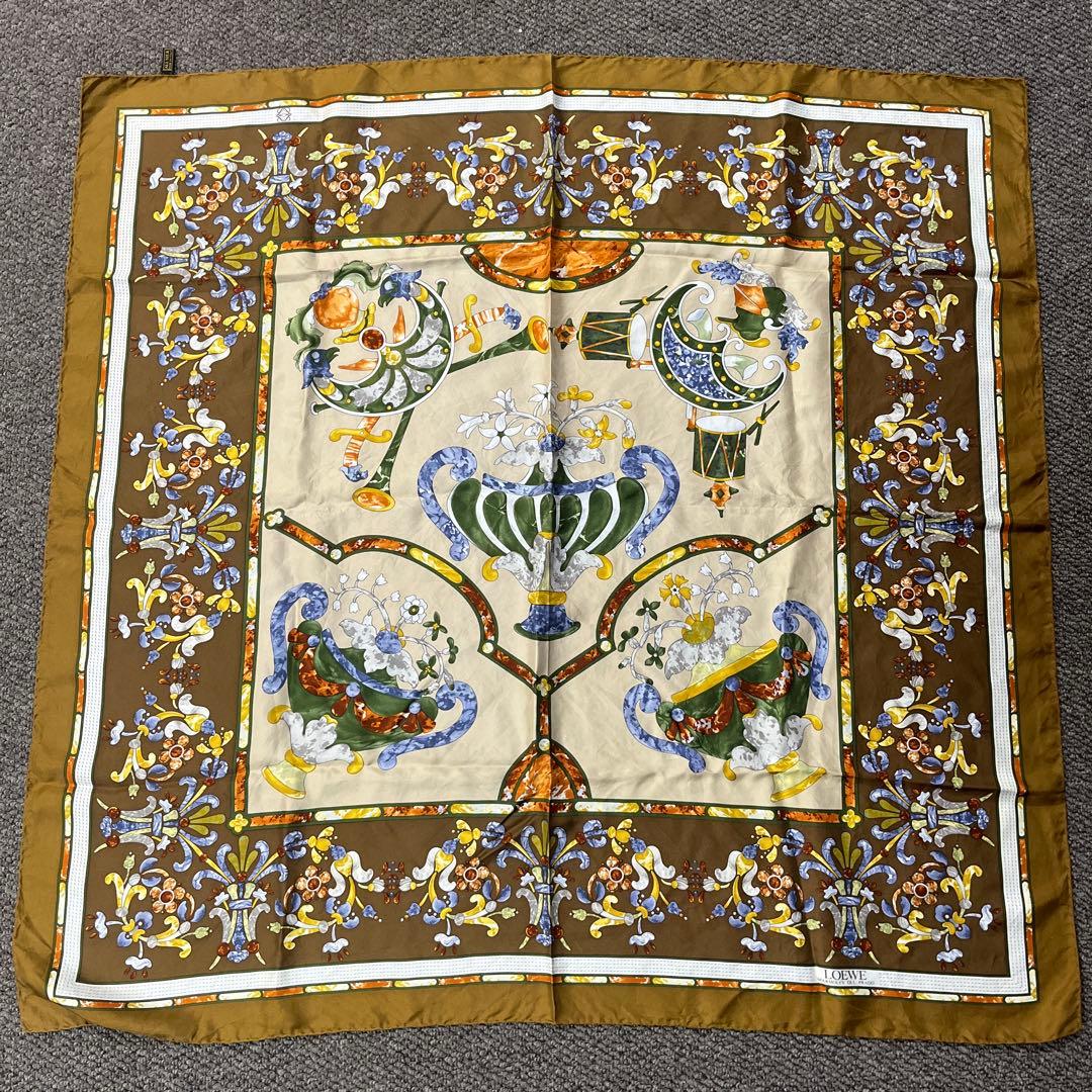 LOEWE シルクスカーフ 花と器のデザイン - メルカリ