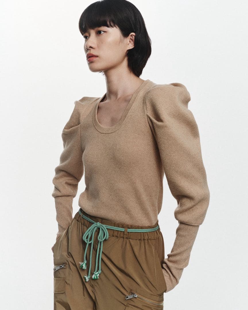 左近鈴乃さん Bibiy. ビビィ EFFIE PUFF KNIT ブラック