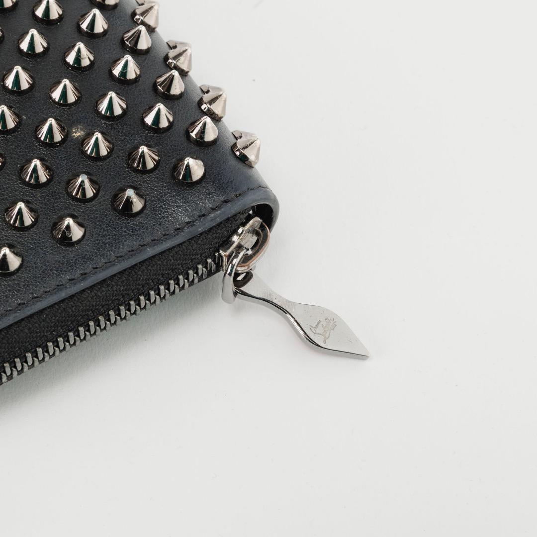 クリスチャン ルブタン スタッズ付き黒レザー長財布 - メルカリ